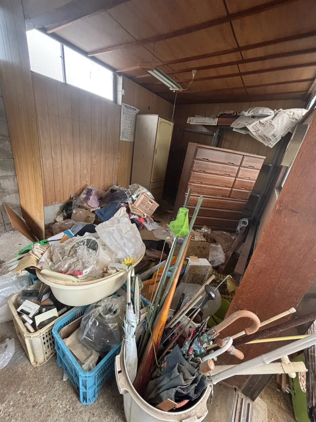 古くなった一軒家を解体し、新たに建て直すためのプロジェクトが...